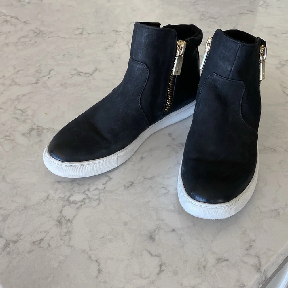 Kenneth Cole New York euc barely